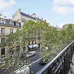 Champs Élysées : Appartement 200 m2 avec balcon