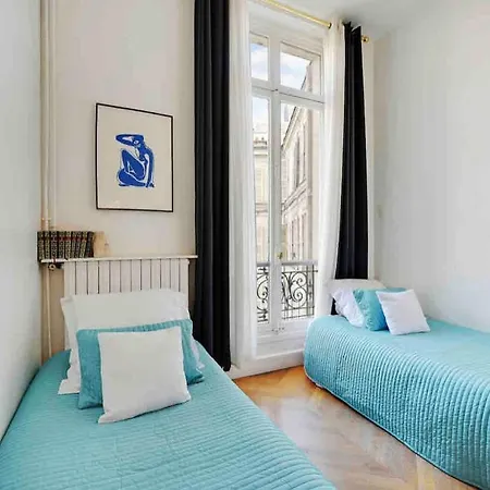 Champs élysées : 200 M2 Avec Balcon Parigi