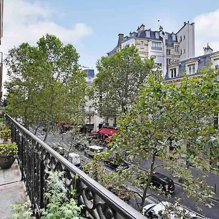 Champs élysées : 200 M2 Avec Balcon Parigi