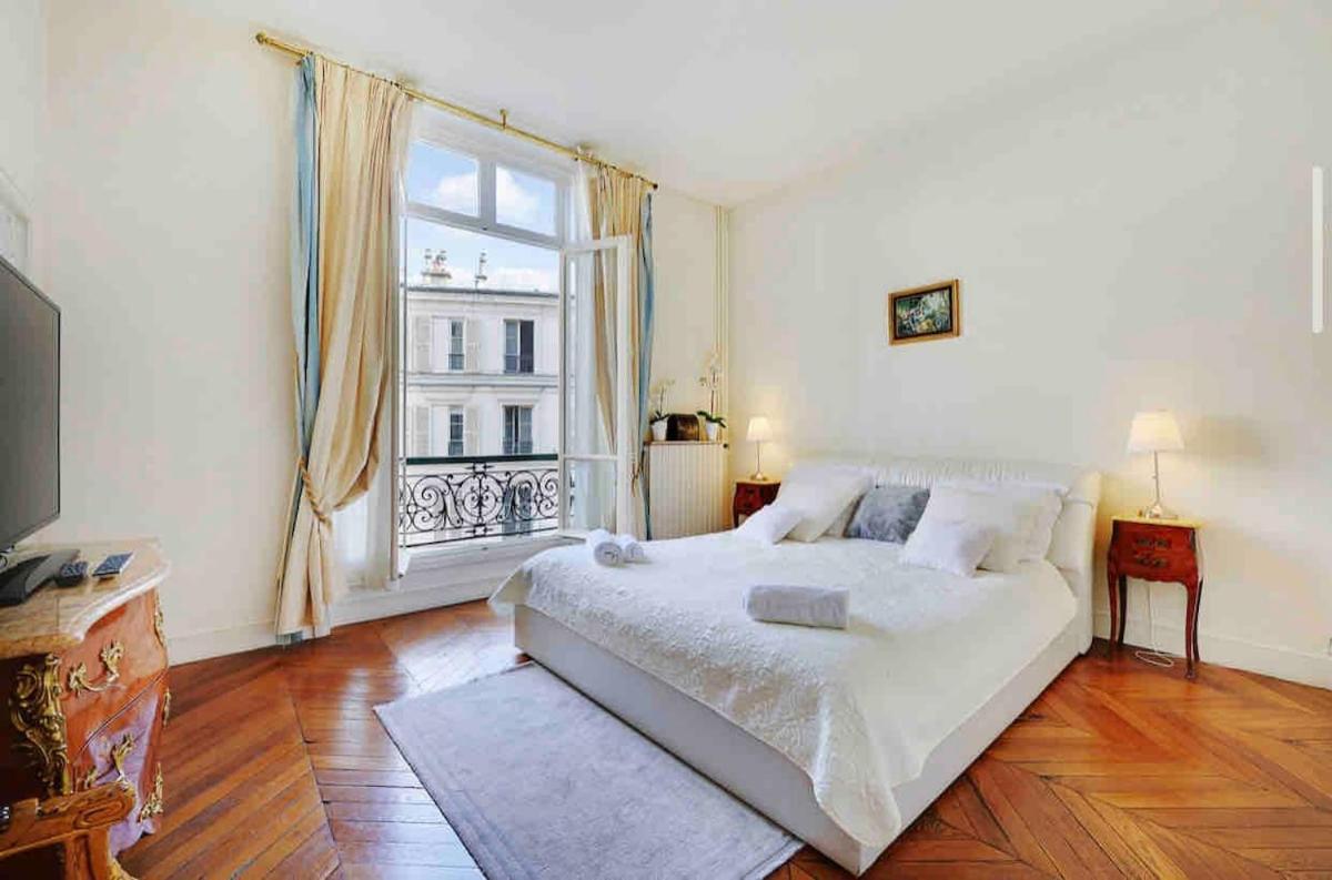 Champs élysées : 200 M2 Avec Balcon Appartamento Parigi