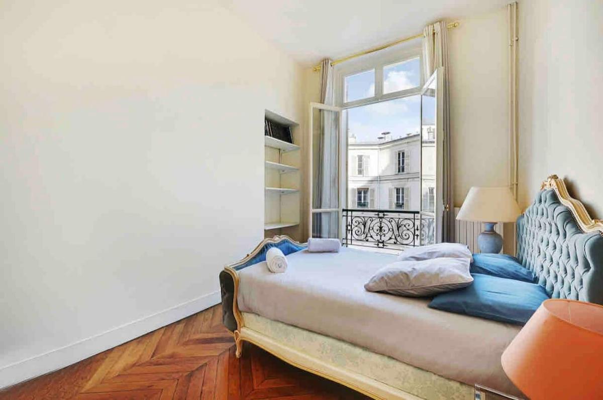 Champs élysées : 200 M2 Avec Balcon Appartamento Parigi